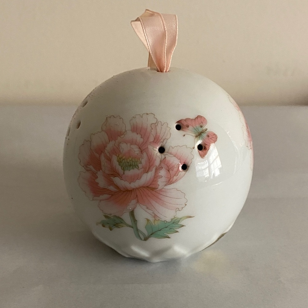 Vintage Takahashi Ceramic Pomander/Sachet/Potpourri holder Japan Rose butterfly